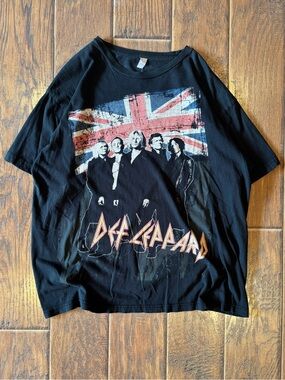 Vintage Y2K 2008 Def Leppard Band Shirt